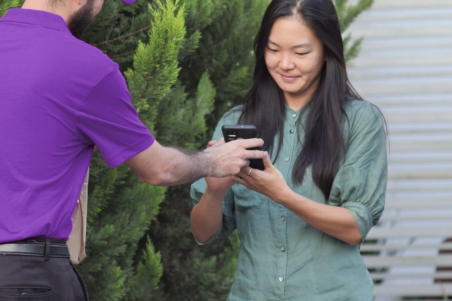 Customer confirming a delivery on the courier's phone